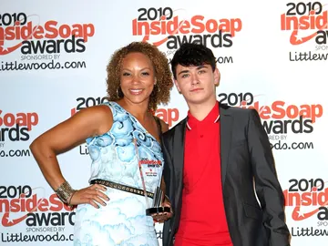 La actriz Angela Griffin y el actor William Rush La actriz Angela Griffin y el actor William Rush