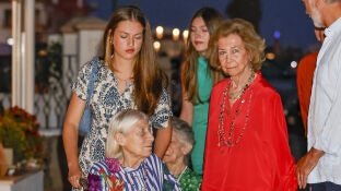Imagen de la princesa Leonor, la reina Sof&iacute;a y la princesa Tatiana Radziwill 