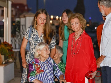 Imagen de la princesa Leonor, la reina Sof&iacute;a y la princesa Tatiana Radziwill 