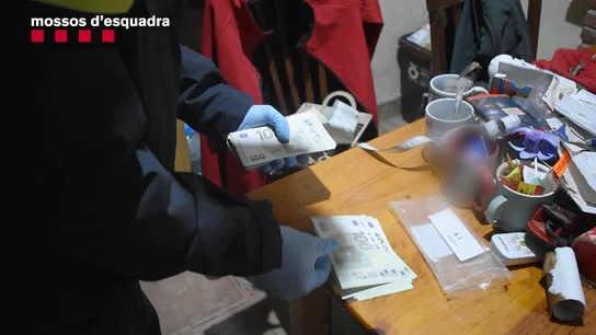 Los Mossos detienen a un hombre que introducía dinero falso fabricado en Bulgaria Los Mossos detienen a un hombre que introducía dinero falso fabricado en Bulgaria