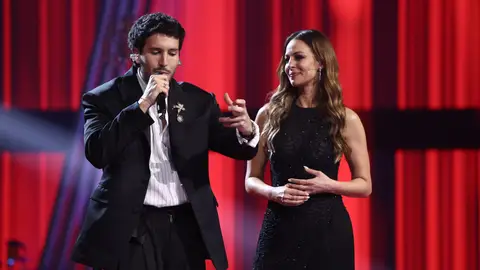 Sebastián Yatra y Eva González Sebastián Yatra y Eva González