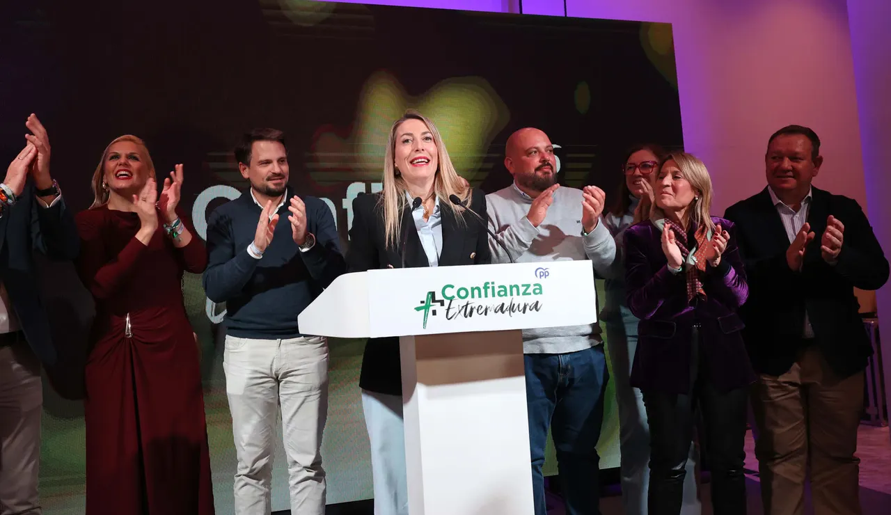 María Guardiola celebra su triunfo en las elecciones de Extremadura 2025
