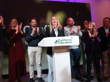 Mar&iacute;a Guardiola celebra su triunfo en las elecciones de Extremadura 2025