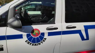 Imagen de archivo de un vehículo de la Ertzaintza Imagen de archivo de un vehículo de la Ertzaintza