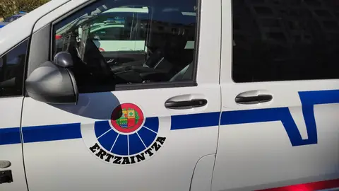 Imagen de archivo de un vehículo de la Ertzaintza Imagen de archivo de un vehículo de la Ertzaintza