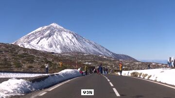Guaguas lanzaderas para evitar aglomeraciones en el Teide y disfrutar de la nieve