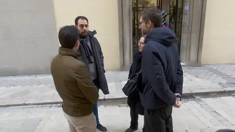 Vecinos que tendrán que abandonar su vivienda Vecinos que tendrán que abandonar su vivienda