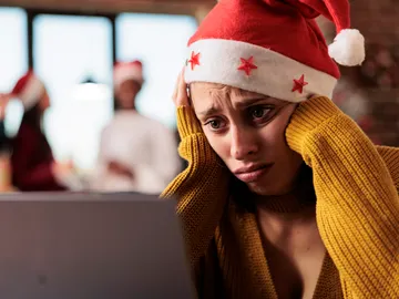 Mujer cansada de la Navidad Mujer cansada de la Navidad