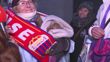 Los asistentes siguen haciendo cola en el Teatro Real Los asistentes siguen haciendo cola en el Teatro Real