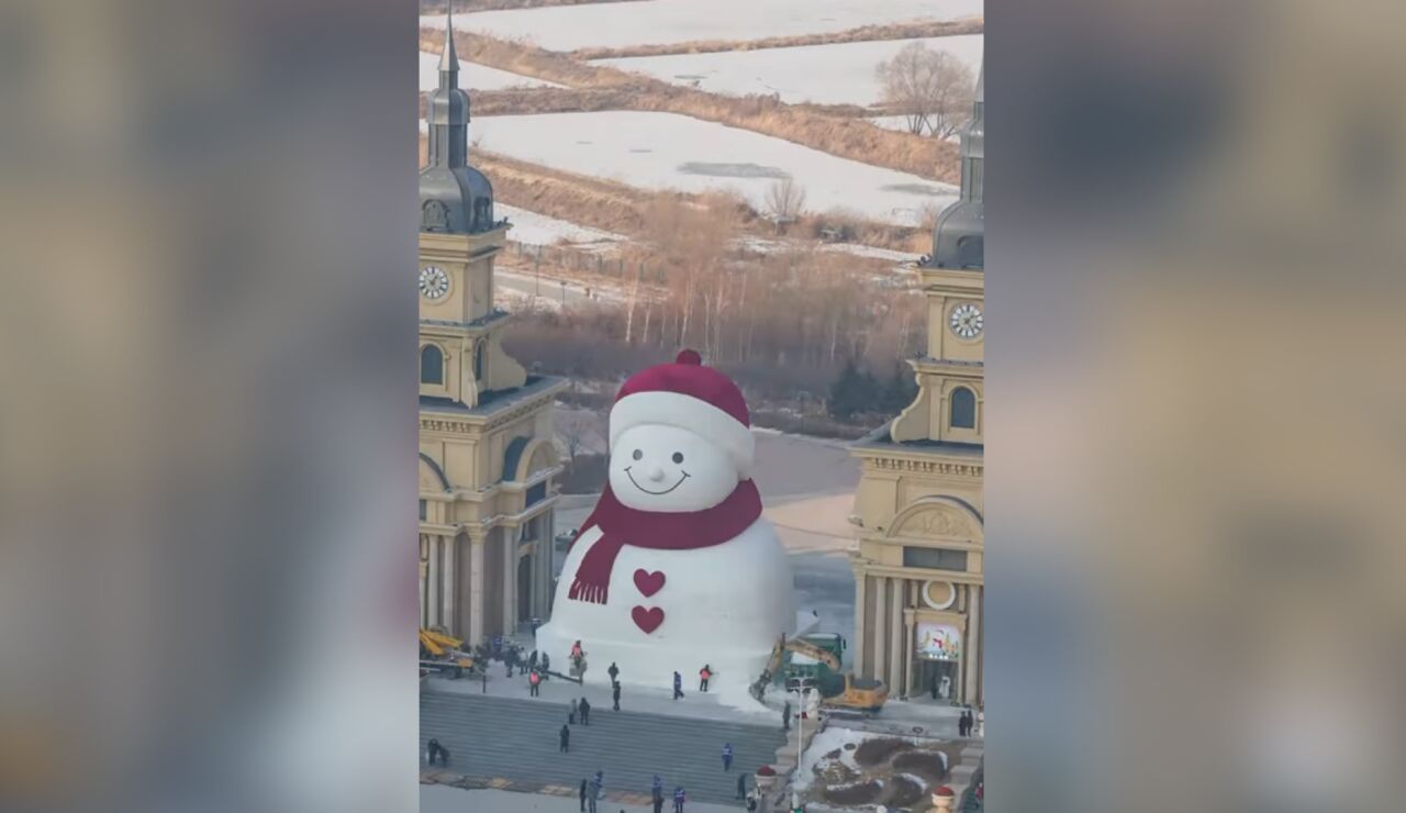 El mu&ntilde;eco de nieve m&aacute;s grande del mundo en Harbin