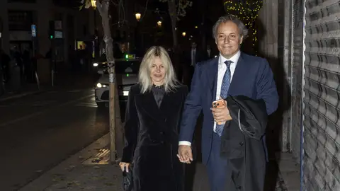 Eugenia Martínez de Irujo y Narcís Rebollo por la calle Eugenia Martínez de Irujo y Narcís Rebollo por la calle