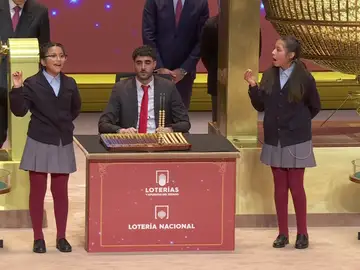 VÍDEO: Así han cantado el Gordo de la Lotería de Navidad 2025 los niños de San Ildefonso VÍDEO: Así han cantado el Gordo de la Lotería de Navidad 2025 los niños de San Ildefonso
