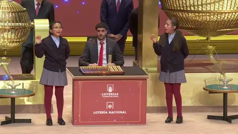 VÍDEO: Así han cantado el Gordo de la Lotería de Navidad 2025 los niños de San Ildefonso VÍDEO: Así han cantado el Gordo de la Lotería de Navidad 2025 los niños de San Ildefonso