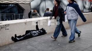 Uno de los dos murales de Bansky en las calles de Londres para criticar el sinhogarismo