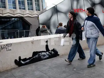 Dos murales idénticos decoran Londres por Navidad Dos murales idénticos decoran Londres por Navidad