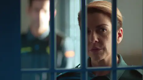 La dura advertencia de Serrano a César: “Como vuelva a saltarse las normas, haré todo lo posible porque vaya a prisión” La dura advertencia de Serrano a César: “Como vuelva a saltarse las normas, haré todo lo posible porque vaya a prisión”