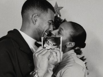 Ana Peleteiro junto a su pareja Benjamin Compaor&eacute;