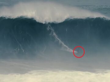 La ola de Rodrigo Koxa en Nazar&eacute;