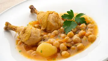 Garbanzos con pollo y calabaza, de Arguiñano: "Para los que no sepáis qué hacer hoy" Garbanzos con pollo y calabaza, de Arguiñano: "Para los que no sepáis qué hacer hoy"