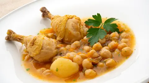 Garbanzos con pollo y calabaza, de Arguiñano: "Para los que no sepáis qué hacer hoy" Garbanzos con pollo y calabaza, de Arguiñano: "Para los que no sepáis qué hacer hoy"