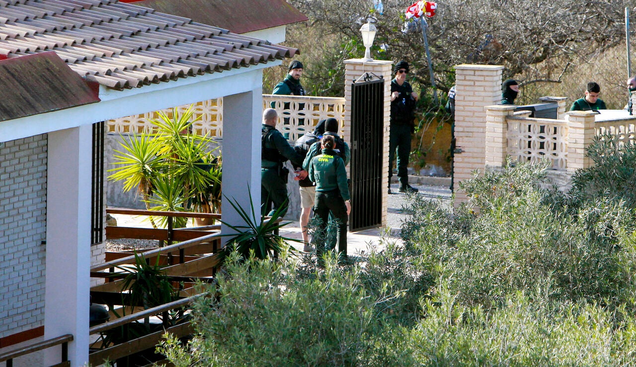  Prisi&oacute;n provisional y sin fianza para los okupas que asesinaron a dos alba&ntilde;iles en Elche