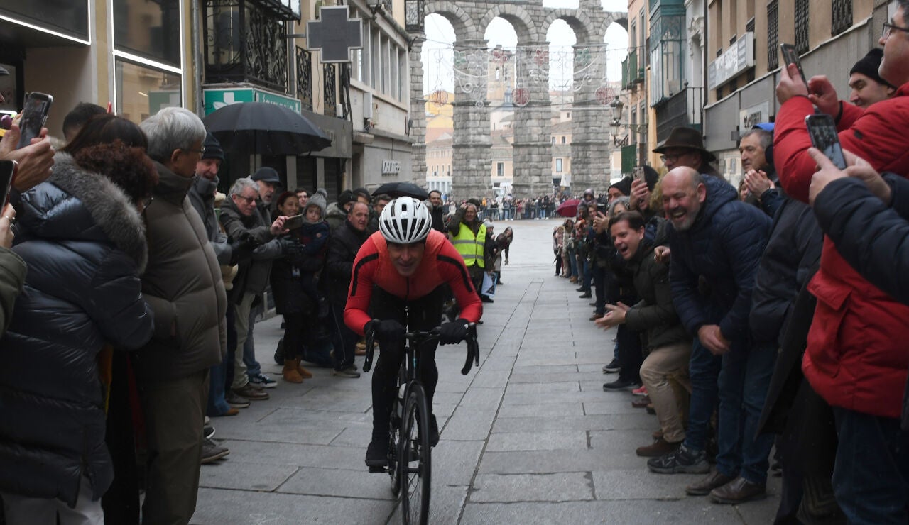 El exciclista profesinal Pedro Delgado durante su participaci&oacute;n en la 90 edici&oacute;n de la Carrera del Pavo