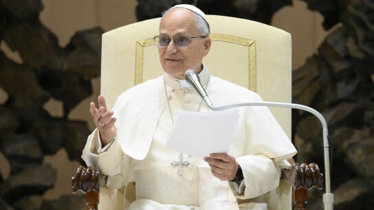 Vatican, VATICAN: Italy, Rome, Vatican December 22, 2025 Pope Leo XIV receives employees of the Roman Curia, the SCV Governorate, and the Vicariate of Rome in the Paul VI Hall for Christmas greetings in 2025.. Photograph by VATICAN MEDIA/ Catholic Press Photo RESTRICTED TO EDITORIAL USE - NO MARKETING - NO ADVERTISING CAMPAIGNS.Europa Press/Contacto/Mario Tomassetti22/12/2025 ONLY FOR USE IN SPAIN