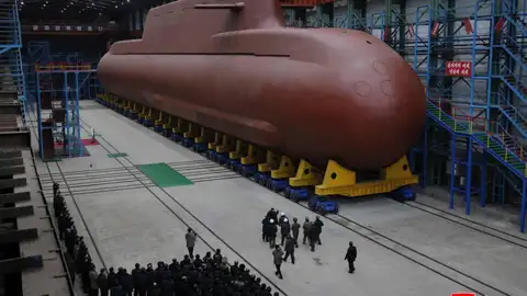 Corea del Norte avanza en la construcción de su propio submarino nuclear ante la "amenaza" de EEUU Construcción de un submarino de propulsión nuclear durante la visita del líder de Corea del Norte