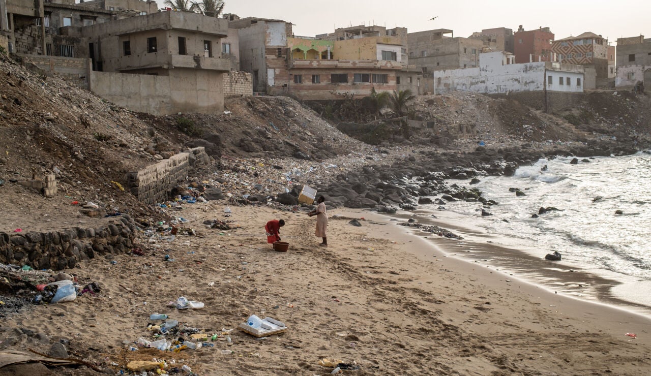 Senegal.- Al menos 12 muertos en el naufragio de una embarcaci&oacute;n con migrantes frente a las costas de Senegal