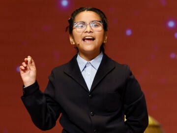 La ni&ntilde;a que cant&oacute; el gordo de la Loter&iacute;a de Navidad 2025