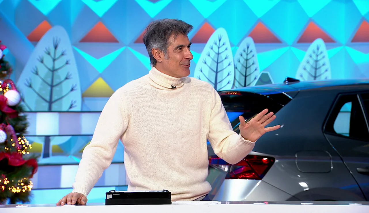 Jorge Fernández, sorprendido ante la forma única de celebrar las campanadas de Mariola