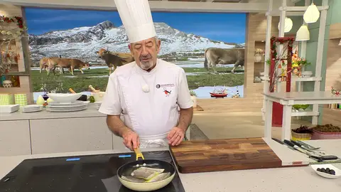 Introduce los lomos de bacalao y confítalos Introduce los lomos de bacalao y confítalos