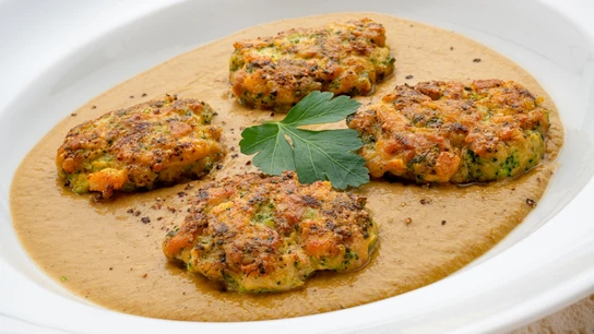 Crema de setas con tortitas de pollo y brócoli Crema de setas con tortitas de pollo y brócoli