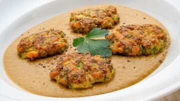 Crema de setas con tortitas de pollo y br&oacute;coli