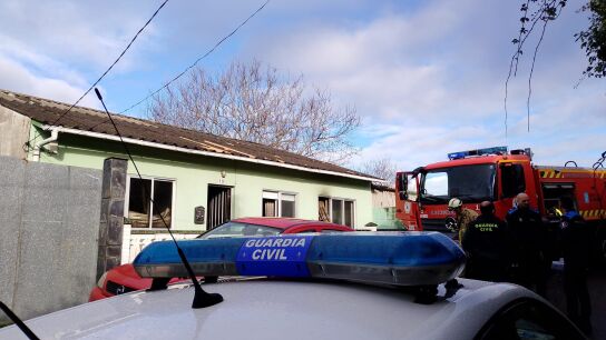 Un coche de la Guardia Civil en el lugar de los hechos