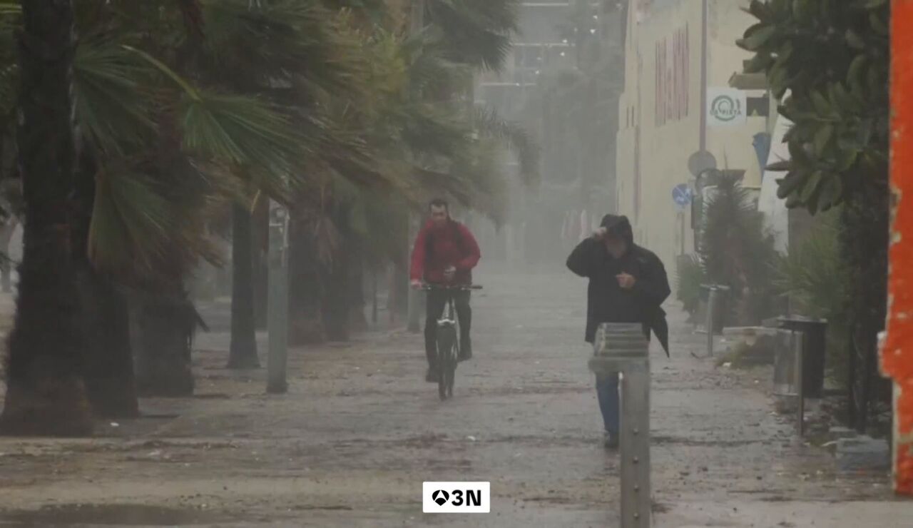 &Uacute;ltima hora del temporal, en directo: 25 v&iacute;as afectadas por la nieve