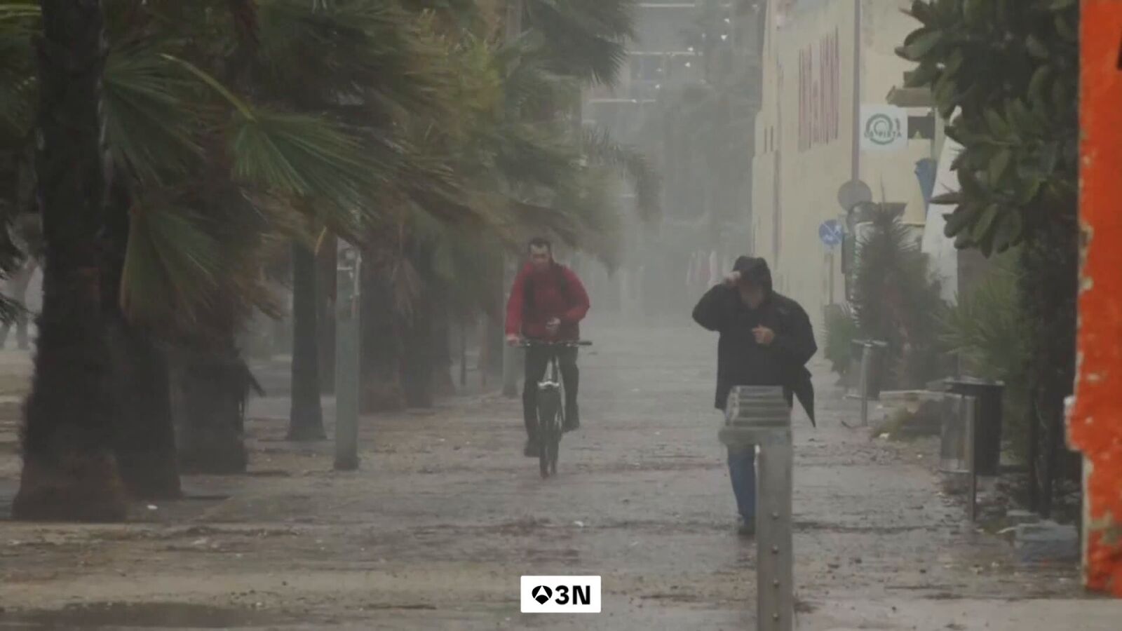 El temporal afecta a una veintena de carreteras y se extrema la precaución en Cataluña