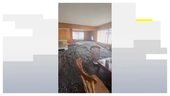Un salón de California inundado de barro Un salón de California inundado de barro