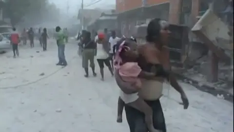 Un terremoto de Richter 7.2 sacude Haití Un terremoto de Richter 7.2 sacude Haití