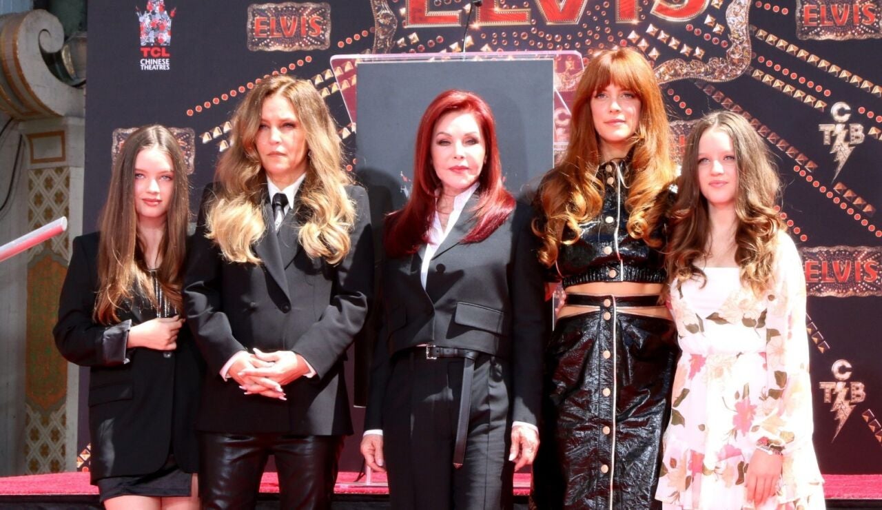 Harper Lockwood, Lisa Marie Presley, Priscilla Presley, Riley Keough y Finley Lockwood