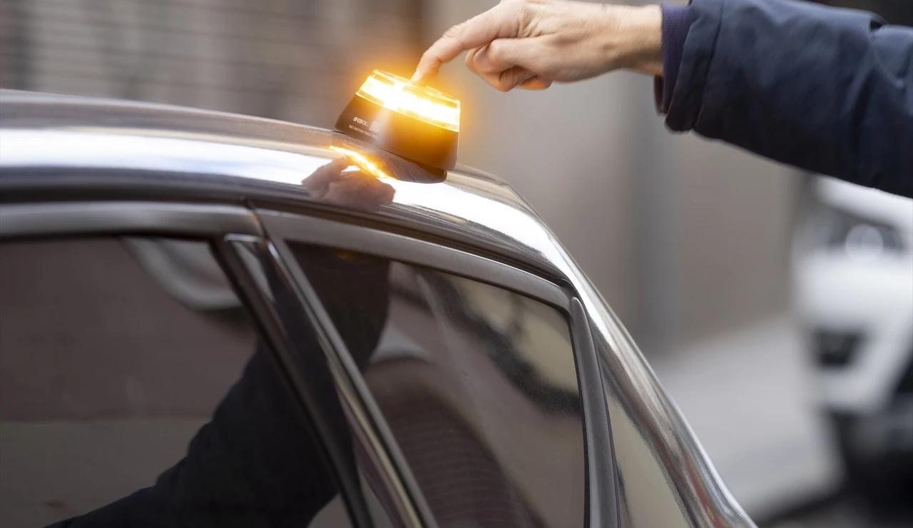 ¿Tiene la DGT tu posición geolocalizada en todo momento con la baliza V16?