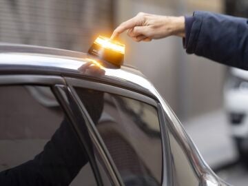 &iquest;Tiene la DGT tu posici&oacute;n geolocalizada en todo momento con la baliza V16?