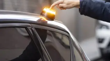 ¿Tiene la DGT tu posición geolocalizada en todo momento con la baliza V16? ¿Tiene la DGT tu posición geolocalizada en todo momento con la baliza V16?