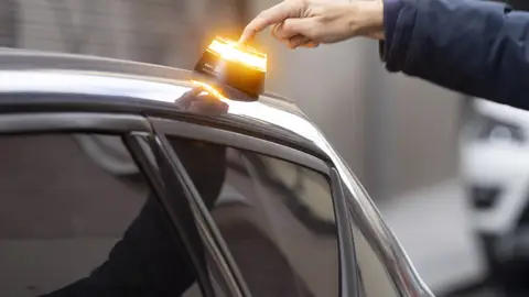 ¿Tiene la DGT tu posición geolocalizada en todo momento con la baliza V16? ¿Tiene la DGT tu posición geolocalizada en todo momento con la baliza V16?