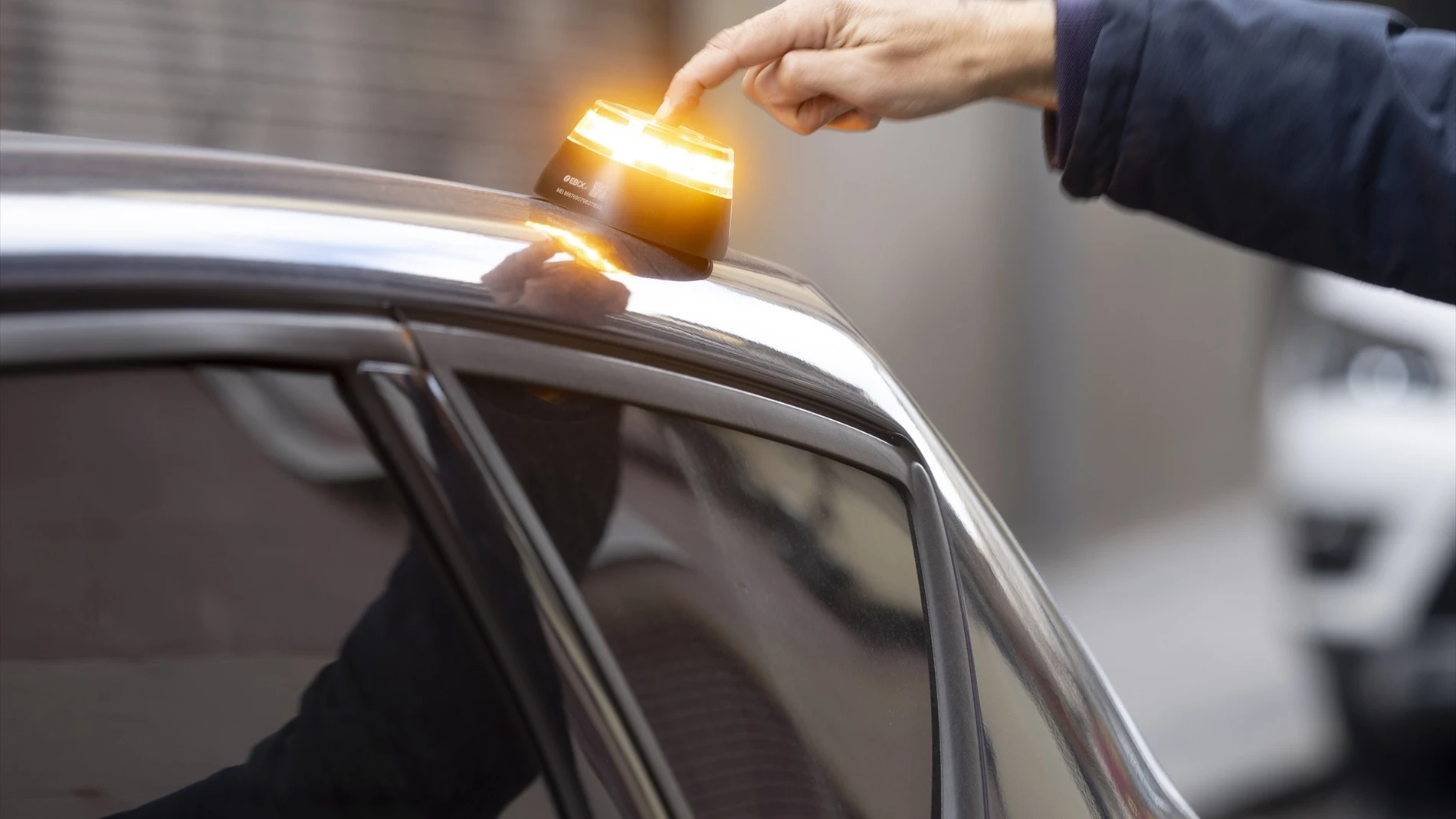 ¿Tiene la DGT tu posición geolocalizada en todo momento con la baliza V16? ¿Tiene la DGT tu posición geolocalizada en todo momento con la baliza V16?