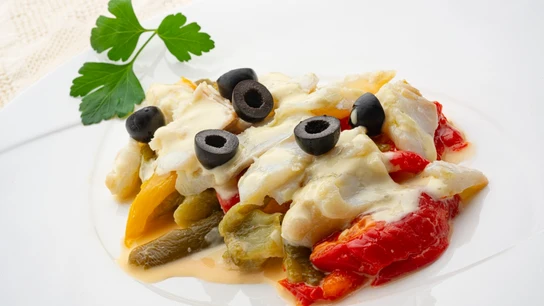 Ensalada de pimientos tricolor y bacalao Ensalada de pimientos tricolor y bacalao