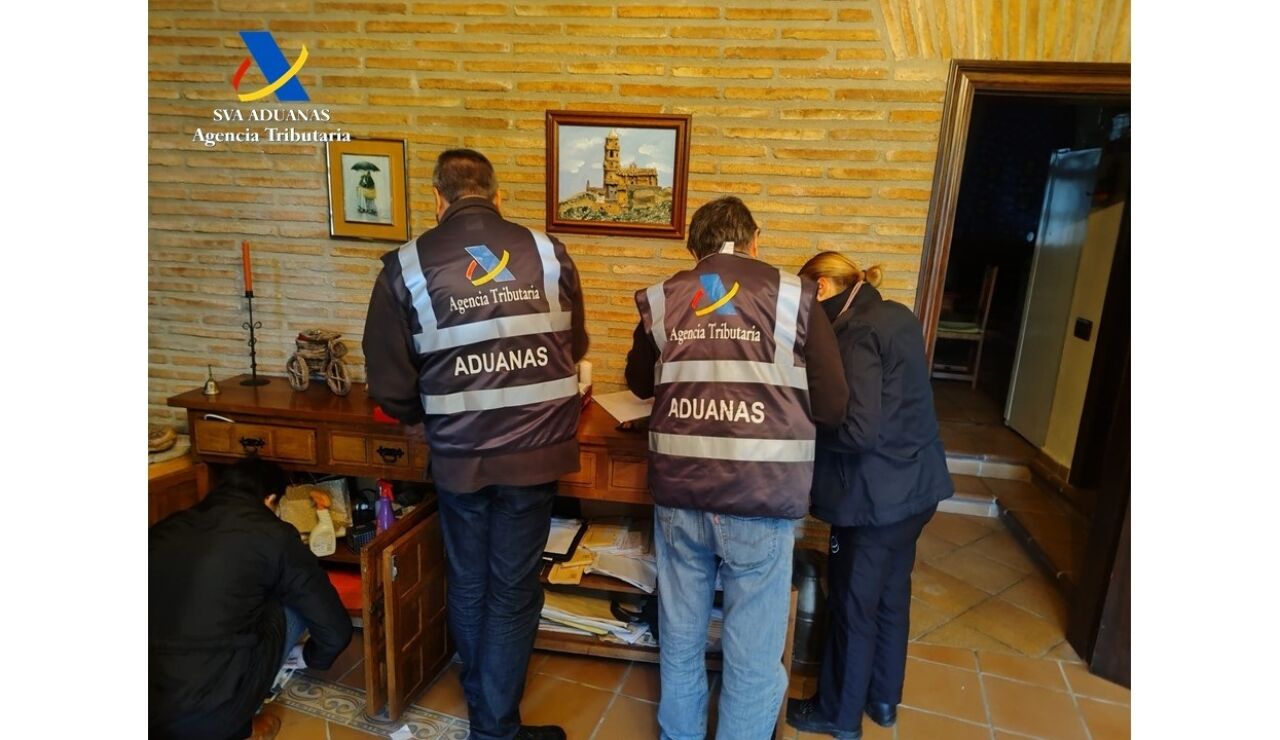La Agencia Tributaria desmantela una 'macrotrama' de fraude en el IVA de hidrocarburos de m&aacute;s de 300 millones de euros