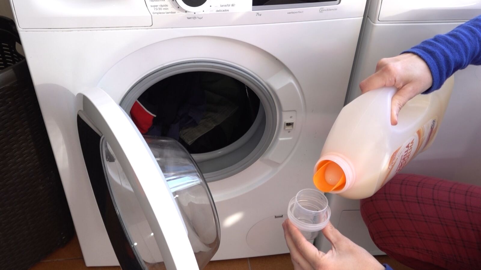Olvídate de medidores: una cuchara, la clave para usar la cantidad adecuada de detergente y lograr un lavado perfecto