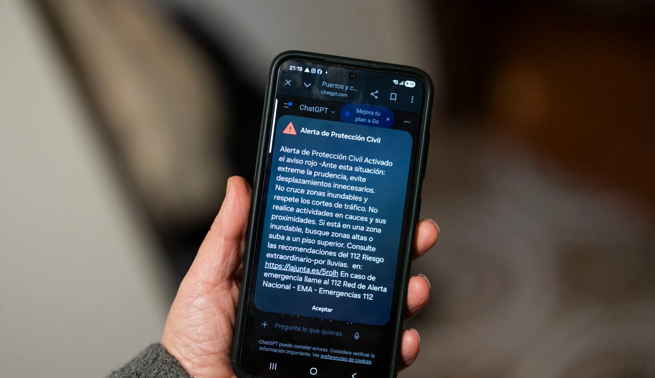 Imagen de un aviso rojo en un m&oacute;vil