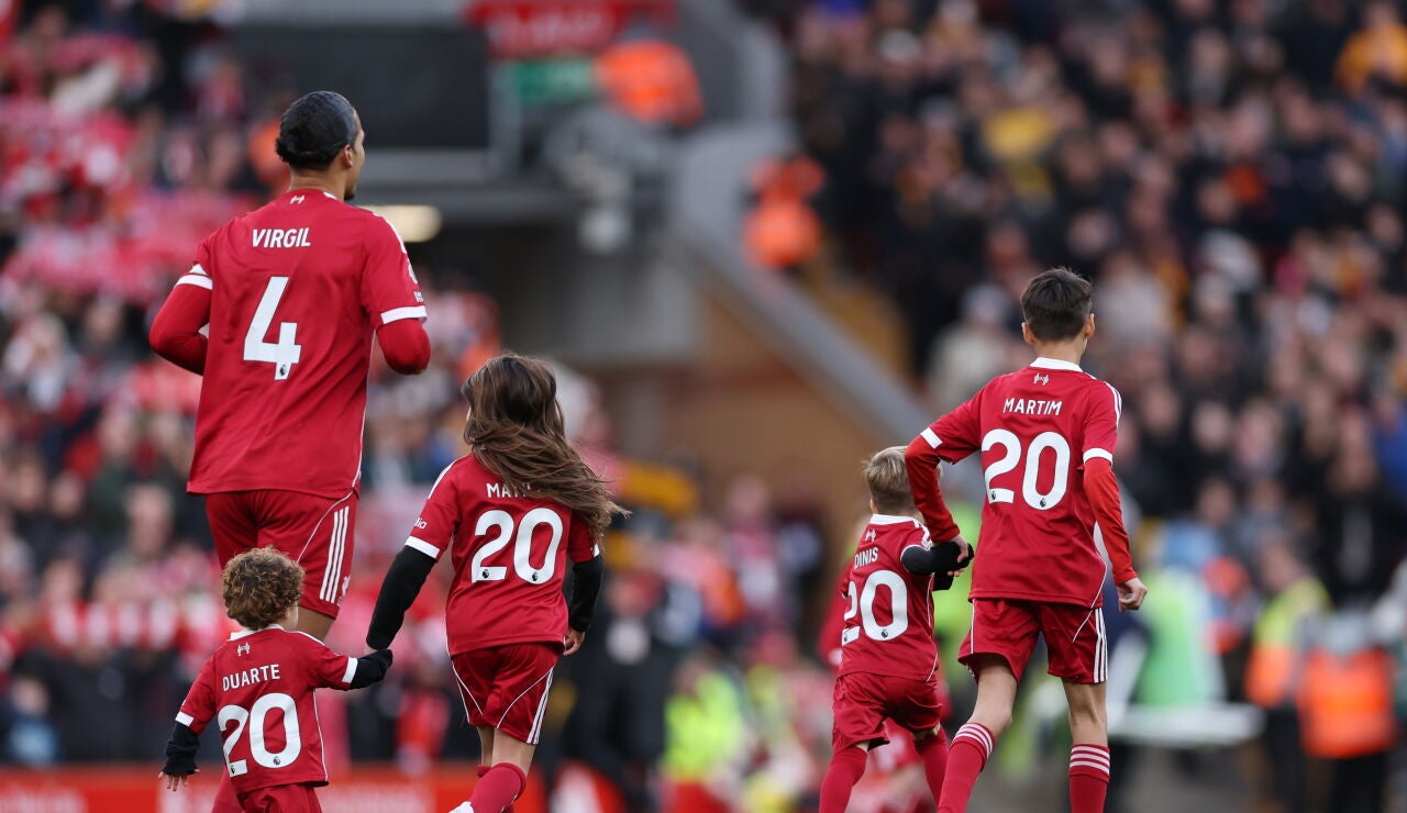 Los dos hijos mayores de Diogo Jota en Anfield